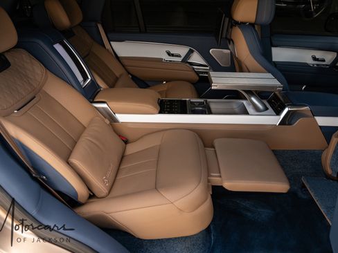 Used 2023 Land Rover Range Rover SV image 17