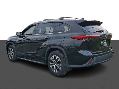 Used 2022 Toyota Highlander XLE image 5