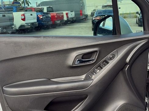 Used 2022 Chevrolet Trax LT w/ Sport Edition FWD image 14