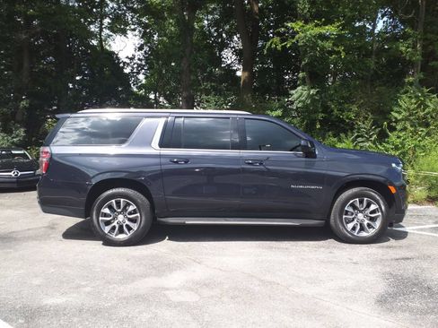 Used 2024 Chevrolet Suburban LS w/ Driver Alert Package AWD/4WD image 8