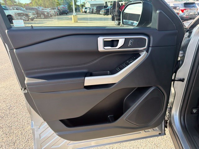 Used 2024 Ford Explorer XLT RWD image 24