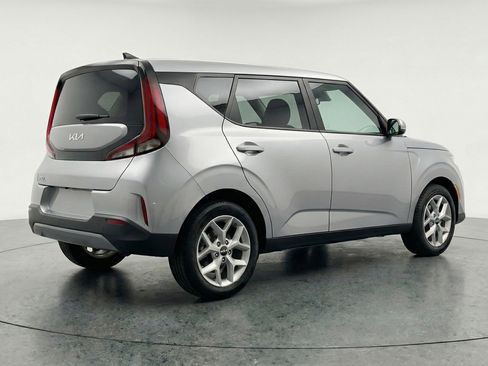 Used 2025 Kia Soul LX w/ LX Technology Package FWD image 9