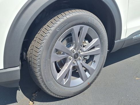 New 2025 Ford Explorer Active w/ Active Comfort Package image 31