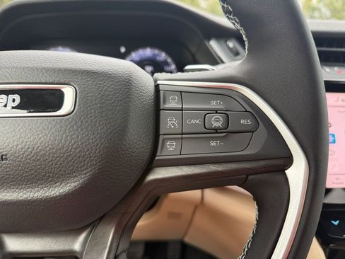 New 2026 Jeep Grand Cherokee Limited w/ Luxury Tech Group II RWD image 23