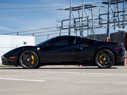 Used 2017 Ferrari 488 GTB image 13