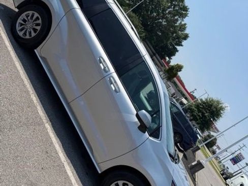 Used 2025 Toyota Sienna LE w/ LE Plus Package AWD/4WD image 1
