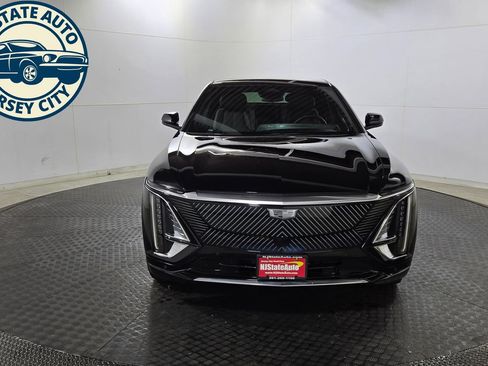 Used 2024 Cadillac Lyriq Tech AWD/4WD image 2