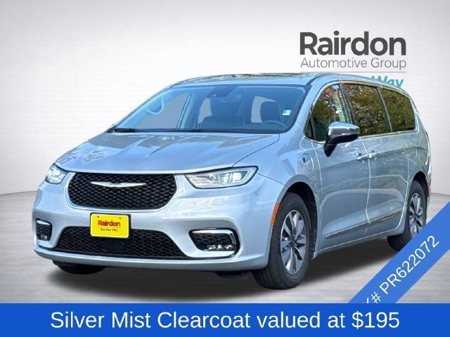 Used 2023 Chrysler Pacifica Limited FWD image 2