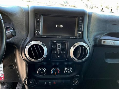 Used 2016 Jeep Wrangler Unlimited Sahara AWD/4WD image 13