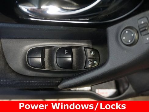 Used 2019 Nissan Rogue Sport SV image 5