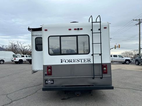 Used 2016 Ford E-450 and Econoline 450 Super Duty w/ Motorhome Prep Package image 7