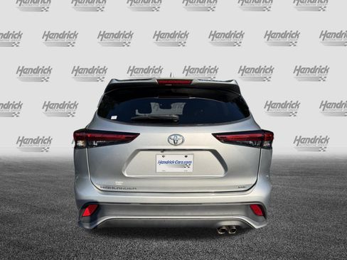 Used 2023 Toyota Highlander XSE FWD image 9