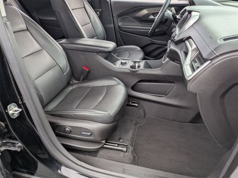 Used 2024 GMC Terrain SLT image 29