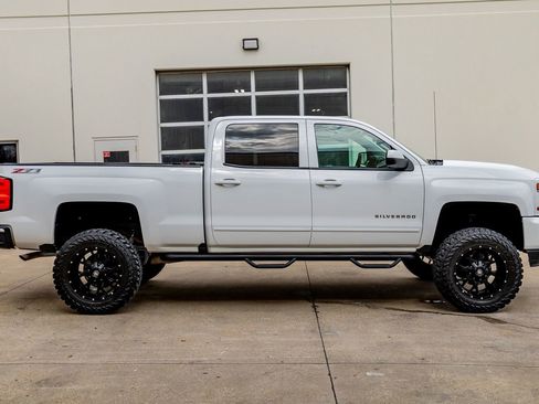Used 2017 Chevrolet Silverado 1500 LT image 10