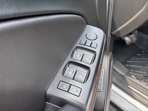 Used 2019 Chevrolet Tahoe LT w/ Luxury Package RWD image 22