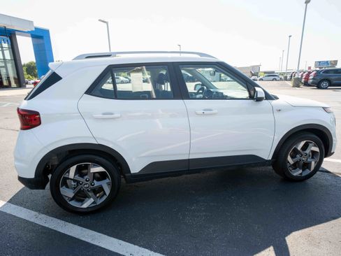 Used 2025 Hyundai Venue SEL FWD image 6