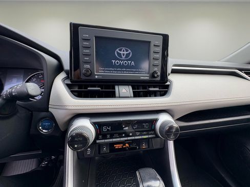 Used 2021 Toyota RAV4 XLE w/ Convenience Package image 19