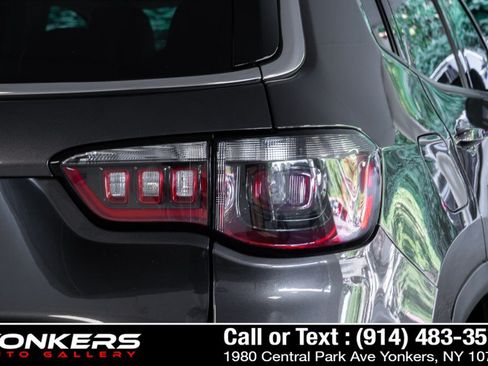 Used 2022 Jeep Compass Latitude AWD/4WD image 49