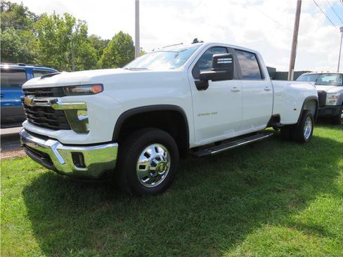 Used 2025 Chevrolet Silverado 3500 LT w/ Safety Package AWD/4WD image 13