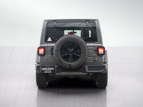 Used 2022 Jeep Wrangler Unlimited Sahara AWD/4WD image 4