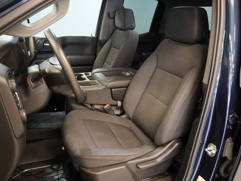 Used 2020 Chevrolet Silverado 1500 Custom w/ Custom Value Package image 3