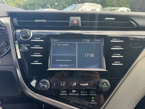 Used 2019 Toyota Camry SE FWD image 14