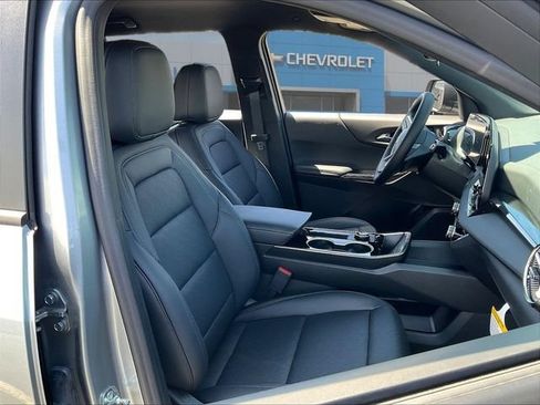 New 2027 Chevrolet Equinox LT w/ Convenience Package II FWD image 13