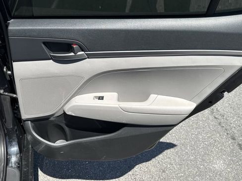 Used 2020 Hyundai Elantra SE FWD image 16