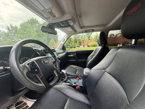 Used 2021 Toyota 4Runner Venture w/ Moonroof Package AWD/4WD image 18