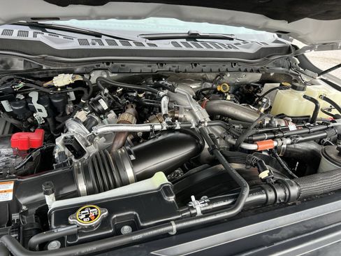 Used 2025 Ford F450 Platinum w/ Platinum Plus Package image 28