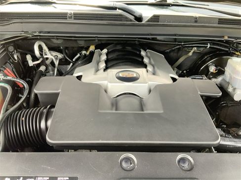 Certified 2020 Cadillac Escalade Luxury w/ Escalade Sport Edition image 30