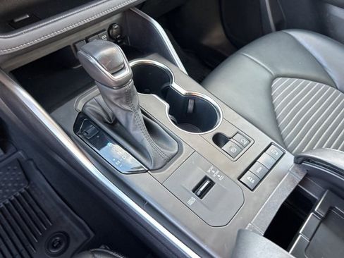 Used 2021 Toyota Highlander XSE image 27