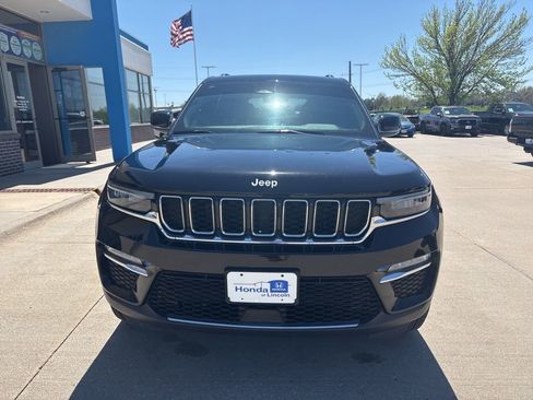 Used 2024 Jeep Grand Cherokee Limited image 2
