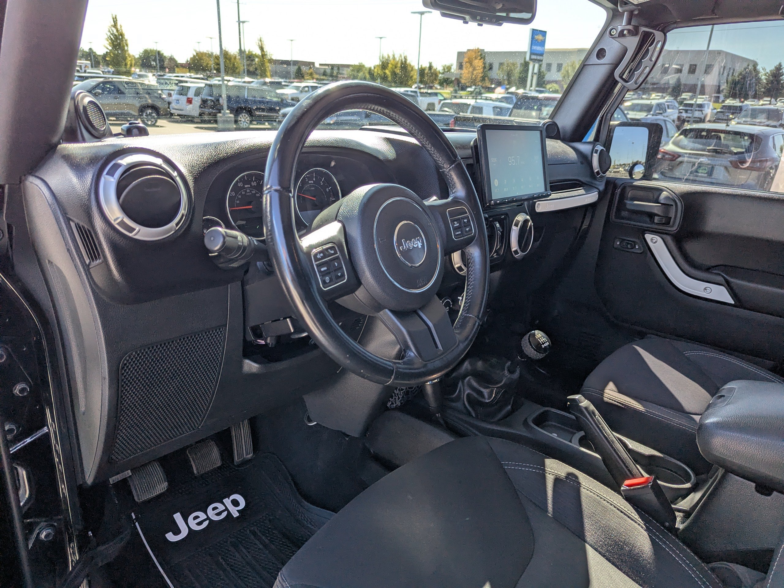 Used 2013 Jeep Wrangler Unlimited Sahara w/ Connectivity Group AWD/4WD image 12
