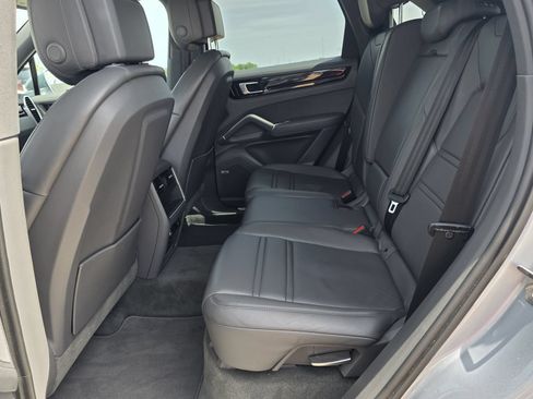 Used 2020 Porsche Cayenne AWD/4WD image 27
