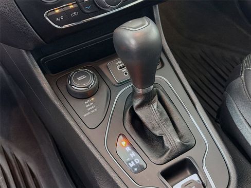 Used 2021 Jeep Cherokee High Altitude image 18