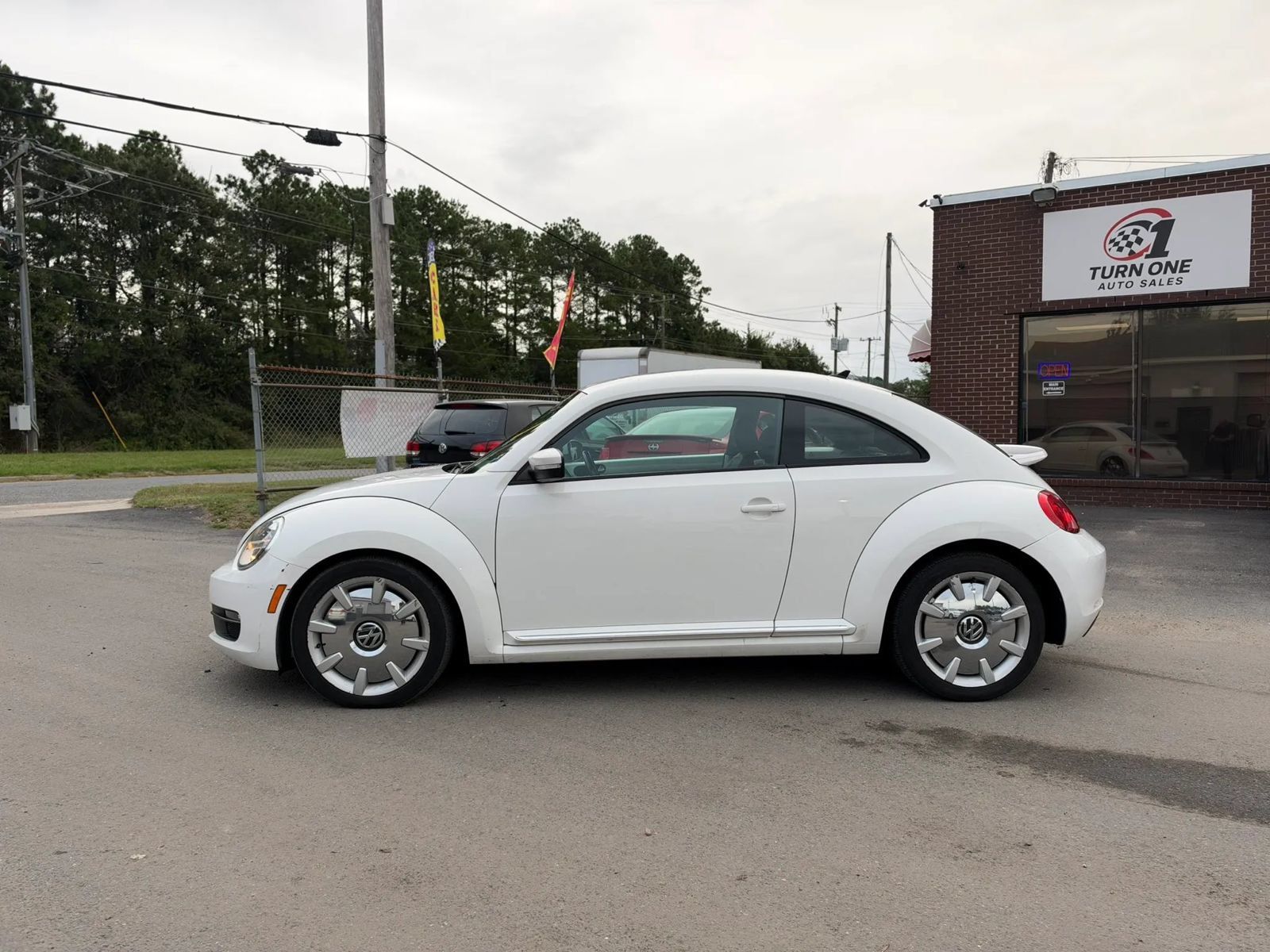 Used 2012 Volkswagen Beetle 2.5 FWD image 2