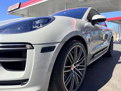 Used 2020 Porsche Macan Turbo image 16