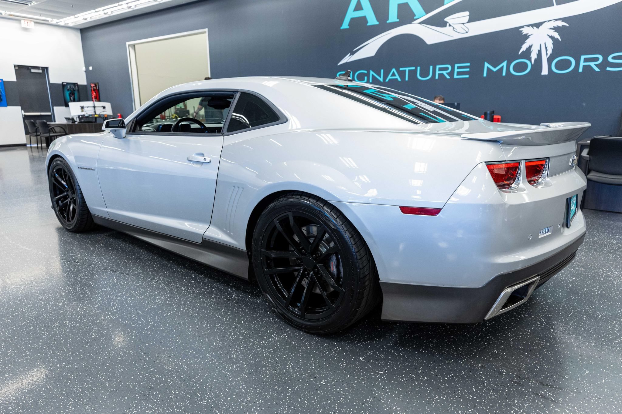 Used 2011 Chevrolet Camaro SS w/ LPO, Ground Effects Package RWD image 9