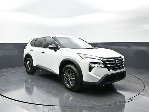 Used 2025 Nissan Rogue S FWD image 1