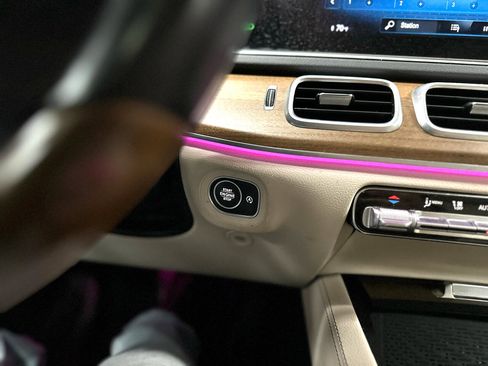 Used 2022 Mercedes-Benz GLS 450 4MATIC image 23