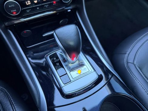 Used 2018 INFINITI QX30 Premium w/ Navigation Package image 17