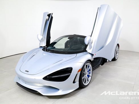 Used 2026 McLaren 750S Spider RWD image 6