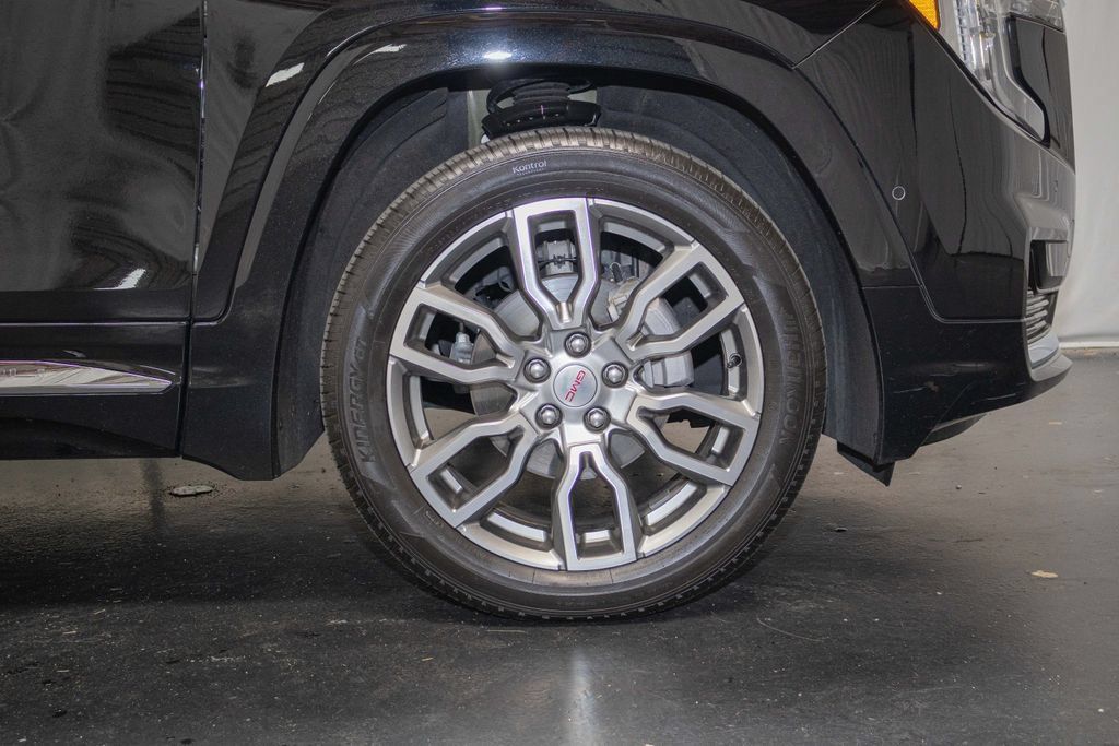 Used 2024 GMC Terrain Denali w/ Denali Premium Package AWD/4WD image 6