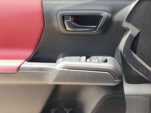 Used 2022 Toyota Tacoma SR5 RWD image 27