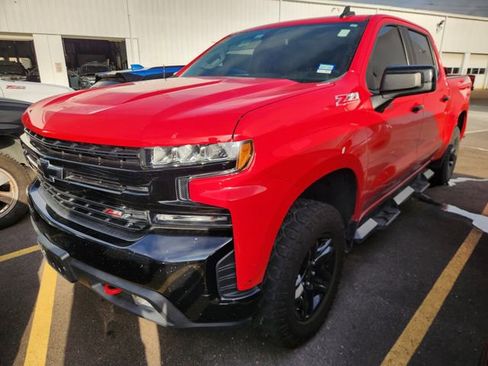 Used 2021 Chevrolet Silverado 1500 LT Trail Boss w/ Convenience Package II image 2