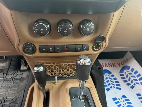Used 2015 Jeep Wrangler Unlimited Rubicon w/ Dual Top Group AWD/4WD image 21