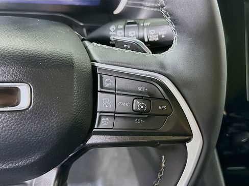 Used 2023 Jeep Grand Cherokee Altitude image 23