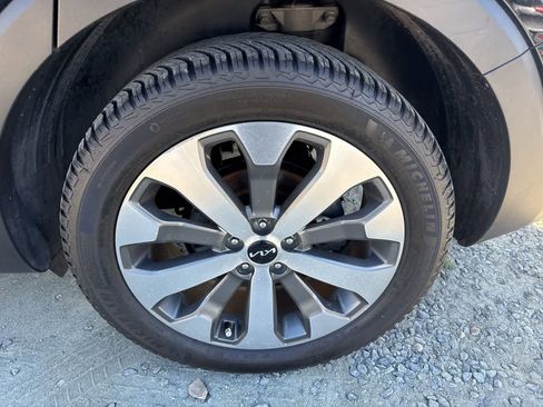 Used 2022 Kia Telluride EX w/ EX Premium Package image 10