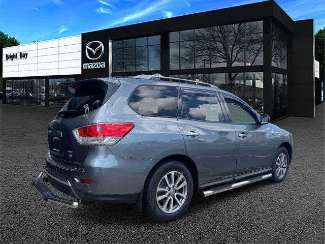 Used 2015 Nissan Pathfinder SV w/ Cargo Package FWD image 4